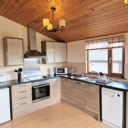 Lomond 5 With Private Hot Tub - Fife - Loch Leven - Lomond Hills - Pet Friendly Villa Kelty Exterior photo