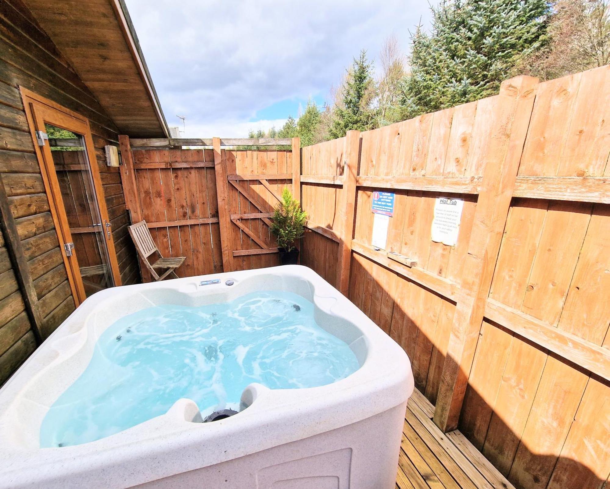 Lomond 5 With Private Hot Tub - Fife - Loch Leven - Lomond Hills - Pet Friendly Villa Kelty Exterior photo